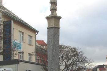 Kašna se sochou sv. Jana Nepomuckého v Kladně ( © Pavel Vítek 03/2015)