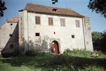 tvrz Cuknštejn (© Vlastislav Mareček, 07/1990)