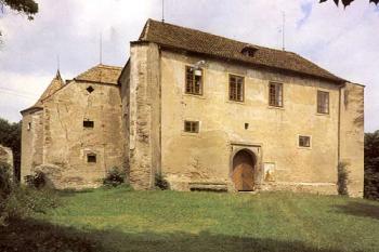 Průčelí tvrze (© 1979)