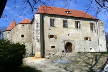 Cuknštejn - vstup do tvrze (© Pavel Jarý,  08.04.2007)