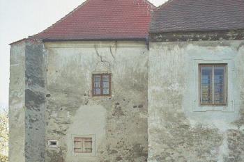 jižní část východního průčelí (© Miroslav Rybáček, 04/2007)