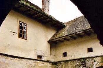 Nádvoří tvrze (2001©Jiří Cukr)