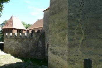 Pohled na vnitřní hradby  (© Jaroslav Šefčík, 03/2009)