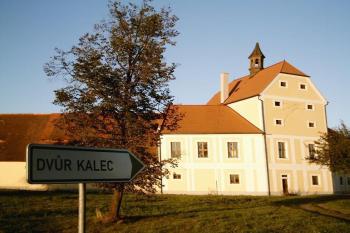 Pohled na zameček od zahrady (© Leo Brcek 09/2005)
