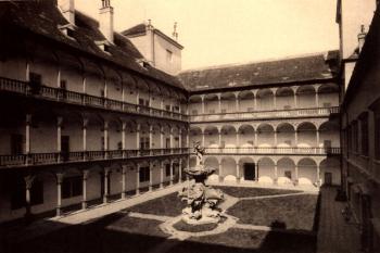 zámecké nádvoří (© August Prokop: Burgen und Schlösser, Brno 1888)