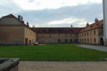 Budovy předzámčí,  (© Dušan Dohňanský 10/2020)