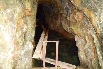 První část štoly středověkého stáří ( © Jan Večeřa 04/2015)