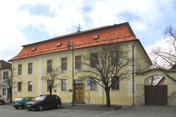 Budova arciděkanství v Kladně ( © Pavel Vítek 03/2015)