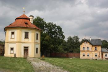 Gloriet a zahradnictní od jihu ( © Ivan Grisa 08/2009)