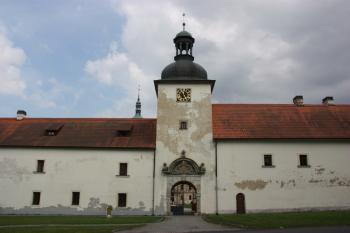 Branská a hodinová věž od západu ( © Ivan Grisa 08/2009)