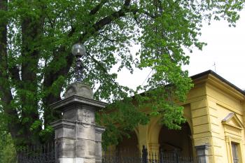 Brána na hřbitov. (© Pavel  Vlach, 04/2014)