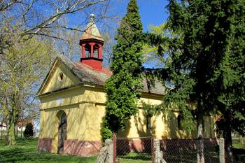 Kaple Narození Panny Marie v Jenišovicích ( © Pavel Vítek 04/2015)