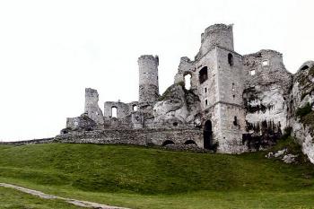 horní hrad od východu ( © Pavel Zany Komárek 8/5/2004)