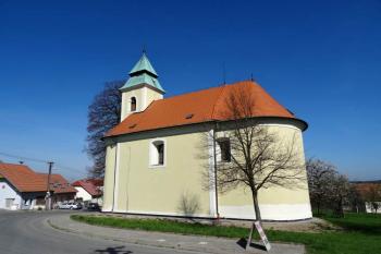 jižní pohled na kostel (© Jan P. Štěpánek 05/2015)