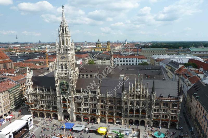 Neues Rathaus (Nová radnice)