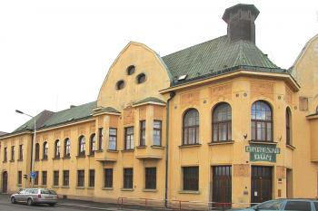 Okresní dům, později Společenský dům a nyní Středočeská vědecká knihovna v Kladně ( © Pavel Vítek 03/2015)