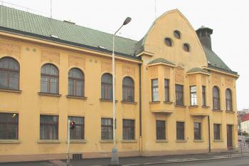 Okresní dům, později Společenský dům a nyní Středočeská vědecká knihovna v Kladně ( © Pavel Vítek 03/2015)