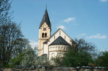 Kostel v Úhonicích (© Jiří Špaček, 04/2011)