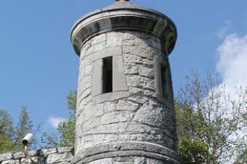 bartyzána severovýchodního bastionu ( © Pavel Zany Komárek 9/5/2004)