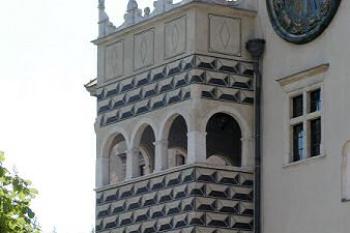 obnovený rizalit s lodžií ( © Pavel Zany Komárek 9/5/2004)