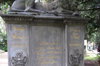 Společný hrob barona Friedricha von Böck a Rudolfa Werlbectera, kteří spolu zahynuli při vyjížďce kočárem (1843). (© Pavel  Vlach, 04/2014)