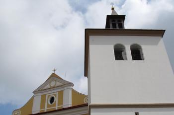 Kostel sv. Václava a zvonice (© Pavel  Vlach, 05/2015)