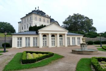 Zámek Karlova Koruna ( © František Kinař 05/2017)