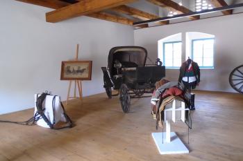 kočárovna - vystavené historické kočáry (© Jaroslav Špiroch  07/2024)