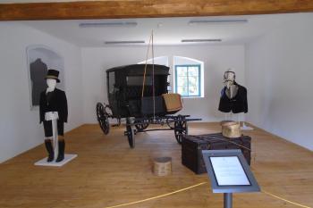 kočárovna - vystavené historické kočáry (© Jaroslav Špiroch  07/2024)