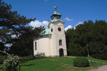 zámecká kaple sv. Jana Křtitele - pohled od Lichtenštejnského traktu (© Jaroslav Špiroch  07/2024)