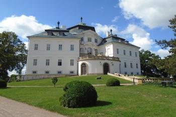 pohled na zámek ze severovýchodu (od Lichtenštejnského traktu) (© Jaroslav Špiroch  07/2024)