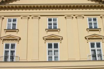 detail pilastrů a frontónů (© D Dohňanský, 07/2015)