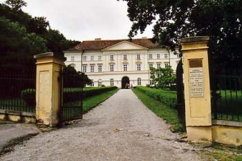 Vstupní průčelí zámku v Boskovicích (© Jiří Cukr 06/2001)