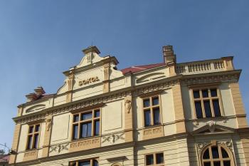 Jižní průčelí sokolovny z Budějovické ulice (© Pavel  Vlach, 05/2015)