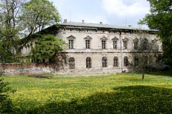 zámecká budova od jihozápadu ( © Pavel Zany Komárek 8/5/2004)