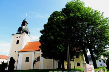 Kostel z Náměstí Krále Jiřího (© Pavel  Vlach, 06/2013)