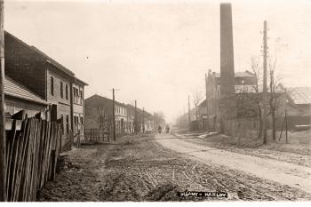 Parní pila a mlýn v první polovině 20. stol. (historická fotografie nezámého autora)