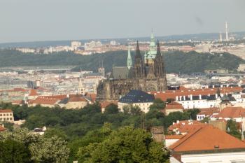 Pohled z věže k východu - detail Svatovítské katedrály (© Johannes Cladis, 06/2016)