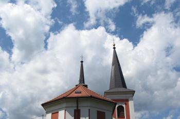 Presbytář kostela pohledem od východu (© Pavel  Vlach, 06/2015)