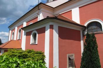 Detail fasády na jižní straně kostela (© Pavel  Vlach, 06/2015)