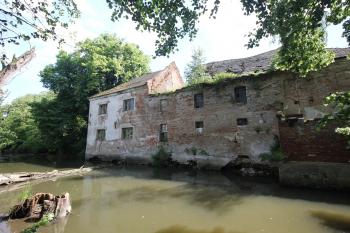 Mlýn čtyři roky před demolicí (© Luděk Vláčil 06/2015)