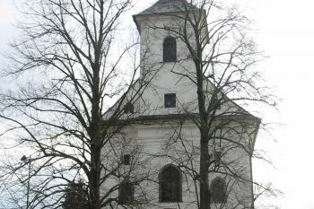 pohled na hradiště s kostelem od západu (© D Dohňanský, 01/2016)