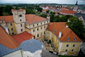 pohled z věže na zámecký areál (© Petr Pospíšil, 10/2013)