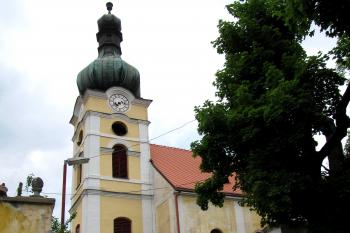 Kostel Nanebevzetí Panny Marie od jihu (© Pavel  Vlach, 05/2014)