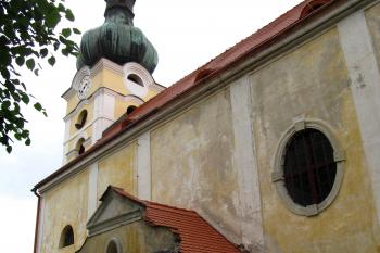 Jižní průčelí kostela (© Pavel  Vlach, 05/2014)
