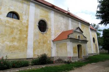Jižní průčelí kostela (© Pavel  Vlach, 05/2014)