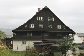 Karlovice u Vrbna p. Prad. - Kosárna ( © Pavel Vítek 10/2015)