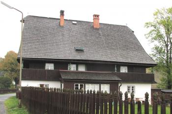 Karlovice u Vrbna p. Prad. - Kosárna ( © Pavel Vítek 10/2015)