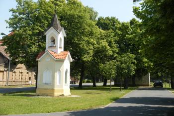 Kaple v Dušníkách (© Jiří Špaček, 06/2015)