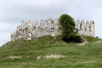 zámek od východu ( © Pavel Zany Komárek 8/5/2004)
